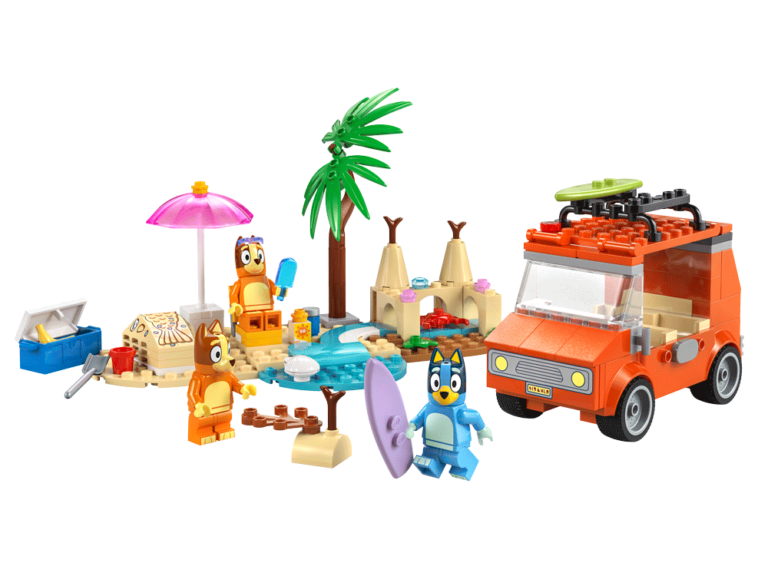 LEGO set 11202 Bluey’s Beach & Family Car Trip